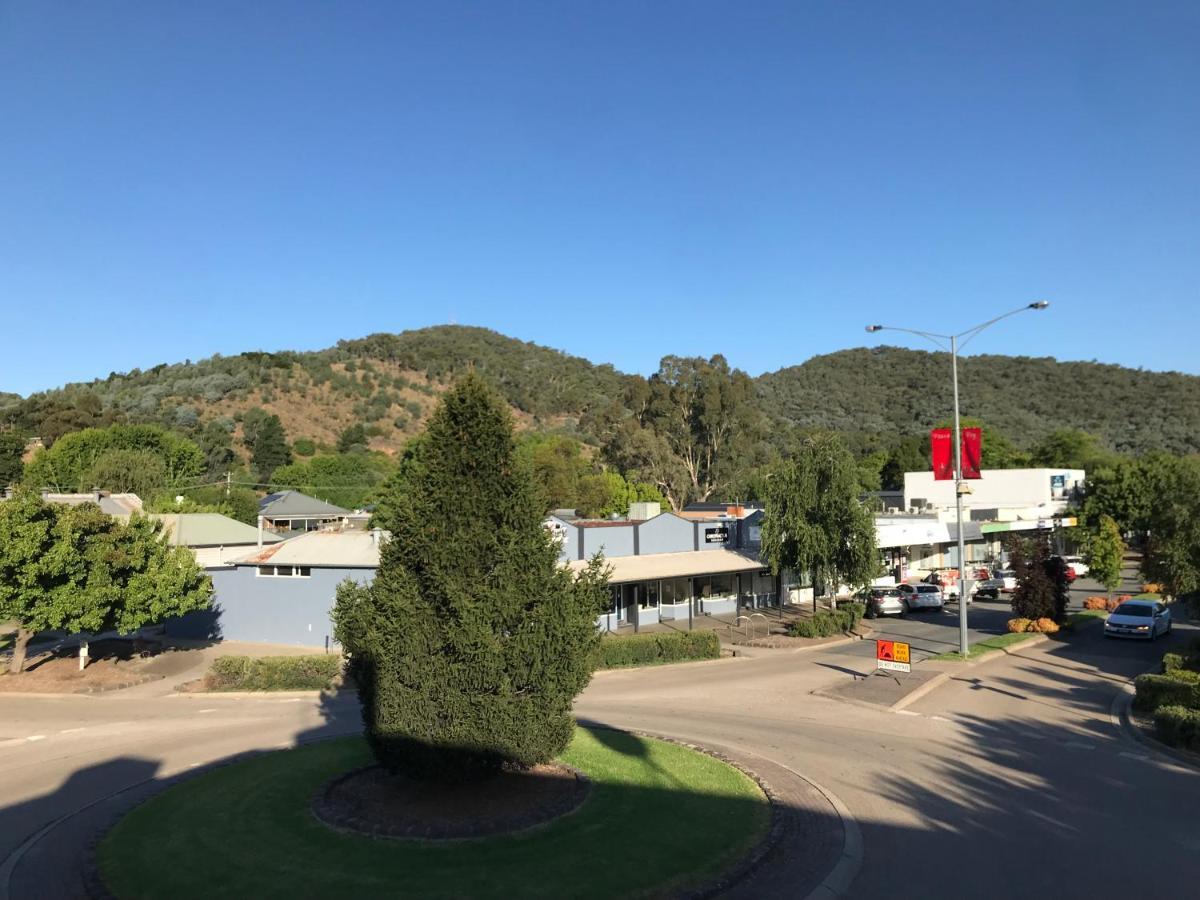 Myrtleford Hotel Екстериор снимка